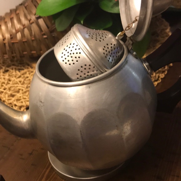 Vintage Tea Pot - Picture 3 of 4